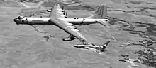 トムトム計画においてYRF-84F (s/n 51-1848)と空中結合して飛行中のJRB-36F