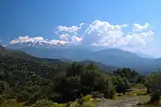西からのイディ山の眺め