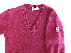 女性用Vネックセーター