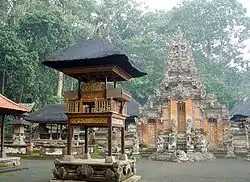 モンキーフォレスト内、ダラム・アグン・パダントゥガル寺院