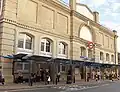 駅の外側正面。