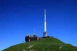 山頂部と電波塔