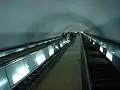 地上とホームを結ぶエスカレーター(2009年)