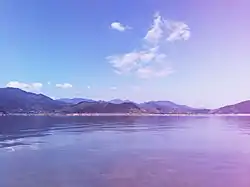 沙州港から望む白竜湖(宝珠寺ダム湖)