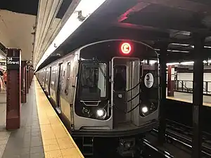 R179形で運転されるC系統(マンハッタン区、34丁目駅)