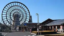 岐阜県恵那市にある道の駅おばあちゃん市・山岡の巨大水車。直径24m