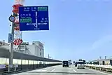 バイパス西行本線上のIC案内標識（2020年3月）