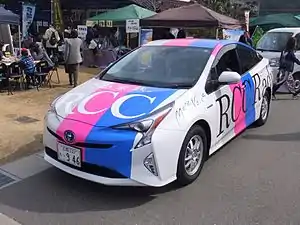 RCC中国放送のラジオカー。2台目の2代目(左)と4代目(右)