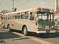 過去の車両・一般的な路線車の例（日野RE100・松田営業所）