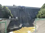 下久保ダム(神流川)。ダム直下に放流設備を増設して河川維持放流を行う。