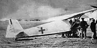 ルーマニア空軍のエスカドリラ・アルバ（ルーマニア語版）で負傷兵搬送を行うRWD-13S。1941年。