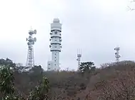 山頂のレーダー雨量観測所及び行政防災無線等の中継局群