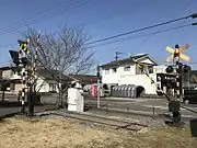踏切を模したモニュメント