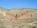 カリフォルニア州バーストウ(英語版)近くのレインボー盆地の向斜