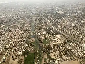 市内を流れるアジ川