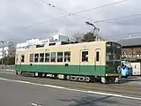 旧塗装時代のモボ611形615号車・西大路三条駅にて種車オリジナルの住友KS46L台車を使用していた