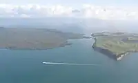 ランギトト島（左）とモツタプ島（英語版）