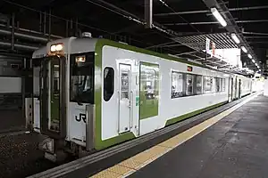盛岡駅に停車中の快速「リアス」(2019年5月)