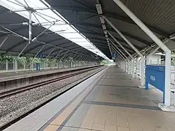 ラサ駅ホーム