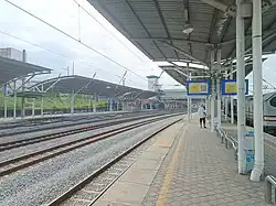 プラットホーム