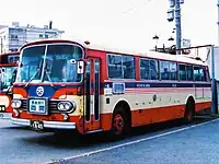 14662000年頃まではこのような貸切バスを改造して路線バス用に転用した車両が多く使用されていた