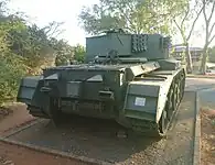 フィッシュテール型排気管を装備したB型車体。