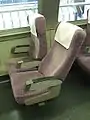 普通車座席（赤色）