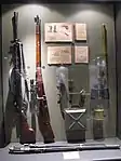 フィンランドの軍事博物館に展示されている、鹵獲された第二次世界大戦時のソビエト赤軍の装備品下手前にモシン・ナガン小銃用の銃剣を鞘に装着したシャシュカが展示されている