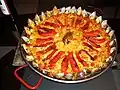 パエージャ・ミスタ (Paella mixta): 鶏肉、魚介類とピメントのパエリア。