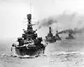 単縦陣を組む本艦の後ろに写っているのは姉妹艦のレナウン(改装前)。(1920年頃撮影：撮影艦不明)
