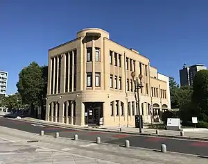 レストハウス(元・大正屋呉服店) - 中島地区に唯一現存する被爆以前からの建物。