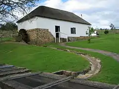 復元された小屋