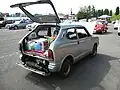 360バンの荷室とエンジン