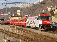 サンモリッツ駅を発車する列車