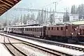 旅客列車を牽引するGe4/6 353号機、1980年