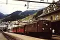 臨時旅客列車を牽引するGe4/6 355号機、ディセンティス/ミュンスター駅、1980年