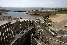 太鼓橋から内海越しに四季の泉を望む