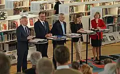 左からペッカ・ハービスト外相、ユハ・シピラ前首相、リンネ、リ・アンデション文相、アンナ＝マヤ・ヘンリクソン法相（2019年6月）