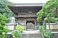 参道より山門を見る