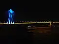 夜間にはライトがともされる