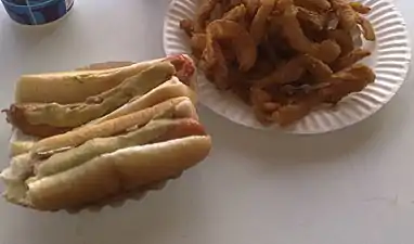 オニオンリングを添えたリッパー。