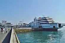 高松東港に接岸するりつりん2