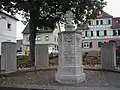 町役場近くの戦争記念碑