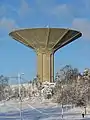 1970年代にフィンランド・ヘルシンキ の Roihuvuori に建てられたコンクリート製キノコ型の給水塔。高さは52mで、貯水量は約12,000m³。