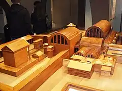 ローマン・バスのモデルとスリス-ミネルウァの古代ローマの神殿