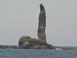 ローソク岩