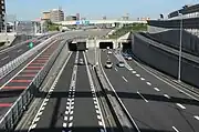 国道153号（豊田西バイパス）豊田側より植田ICを見る。153号と名二環の連絡道路がある（左側の赤線道路と掘割部右端）