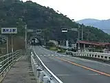 当駅の北には国道2号がある。伊部・片上地区は国道2号と赤穂線がほぼ併走するように走っている。