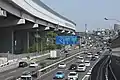 名古屋南IC、共和IC付近。名四国道と合わせ道路幅員約100 mの区間。この付近で大府市からいったん名古屋市に入る。