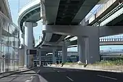 国道41号直上に建設されている楠JCT